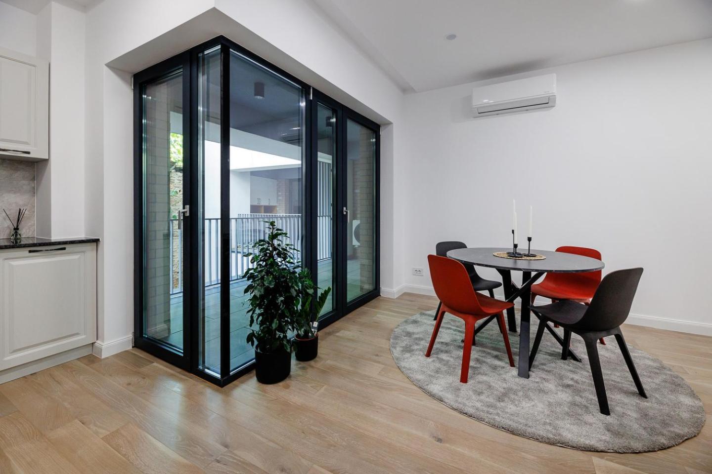 The Corner Luxe Apartment Bukarest Exteriör bild